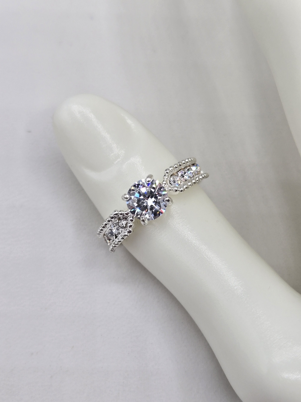 Swarovski Crystal Elements Silver Ring Clear Round Size 7.75 Bridal Casual
